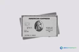 Carta American Express Platino su sfondo chiaro con ombra leggera.