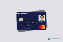 Carta di credito Mediolanum Selfy su sfondo chiaro con ombra leggera.
