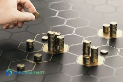 Monete distribuite su più aree, simbolo di diversificazione finanziaria e riduzione del rischio.