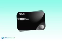 Tarjeta Mastercard Black del BBVA negra con chip, ícono contactless y logo Mastercard en primer plano.
