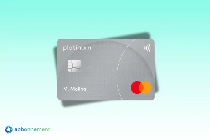 Tarjeta Mastercard Platinum del BBVA gris con chip, ícono contactless y logo Mastercard en primer plano.
