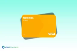 Tarjeta Naranja X Visa naranja con diseño minimalista, chip y logo Visa en primer plano.