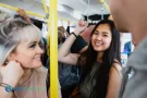 Pasajeros viajando en colectivo, simbolizando el uso de la tarjeta SUBE registrada.