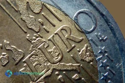 Moneta da un euro in primo piano, simbolo del risparmio quotidiano e della gestione responsabile del denaro