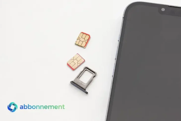 Smartphone con schede SIM, simbolo di rischio SIM swap.